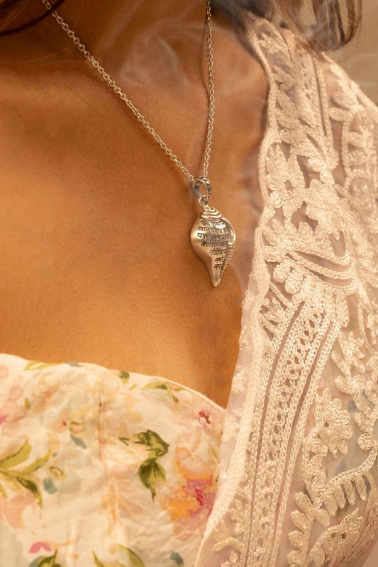 Shri Krishna Shankha Pendant